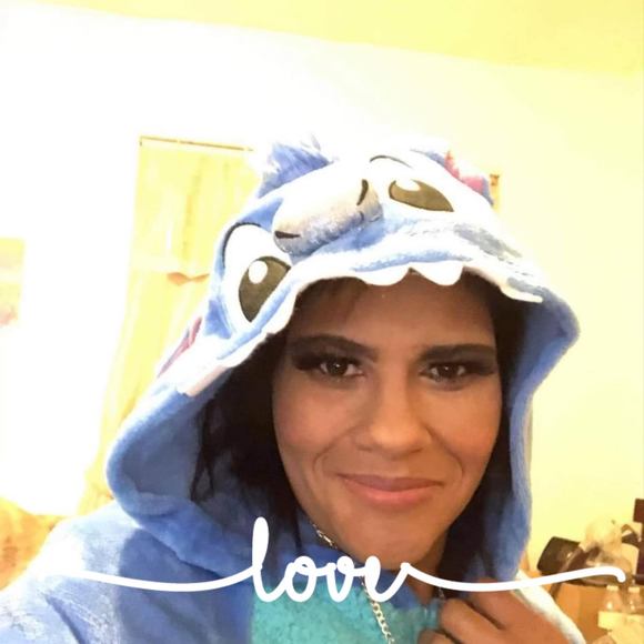 Meet your Posher, Iris - Picture 1 of 1